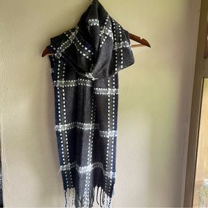 Calvin Klein Oversized Plaid Shawl/Wrap/Scarf. Charcoal Gray, White, Blue. 72x21